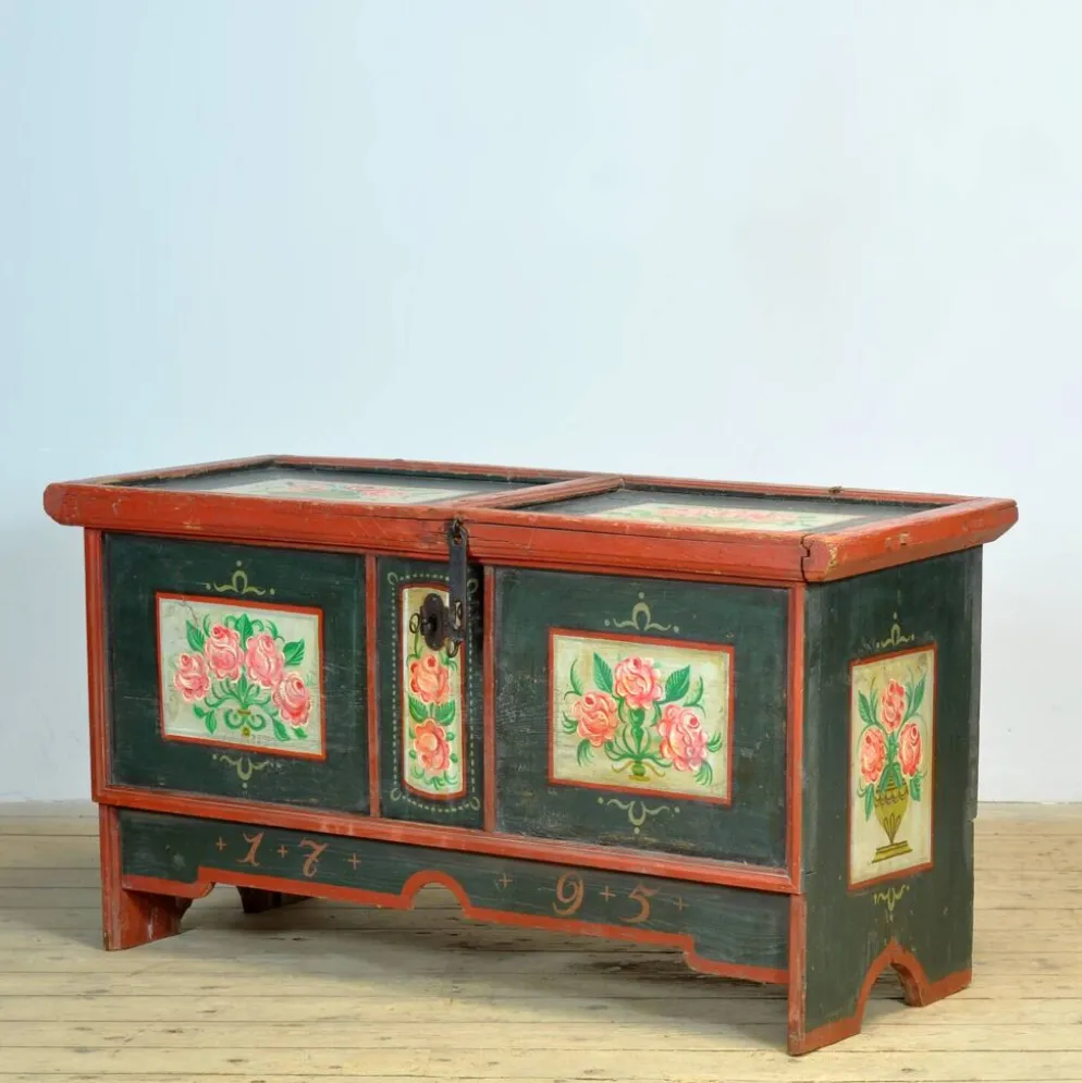 Coffre de mariée en art populaire, daté de 1795