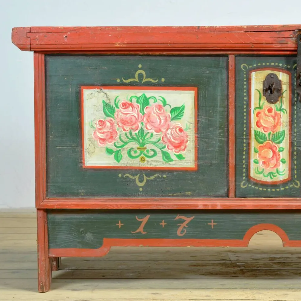 Coffre de mariée en art populaire, daté de 1795