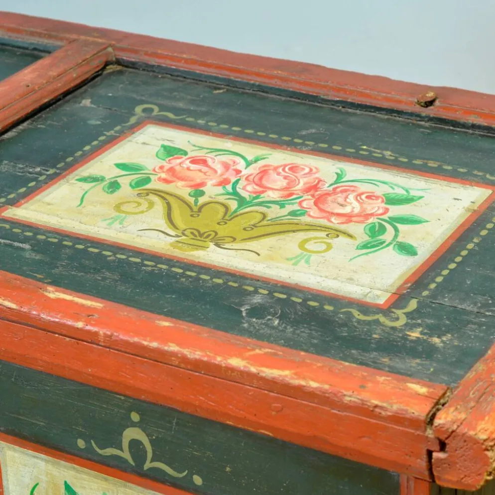 Coffre de mariée en art populaire, daté de 1795