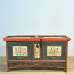 Coffre de mariée en art populaire, daté de 1795