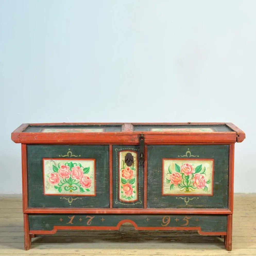 Coffre de mariée en art populaire, daté de 1795
