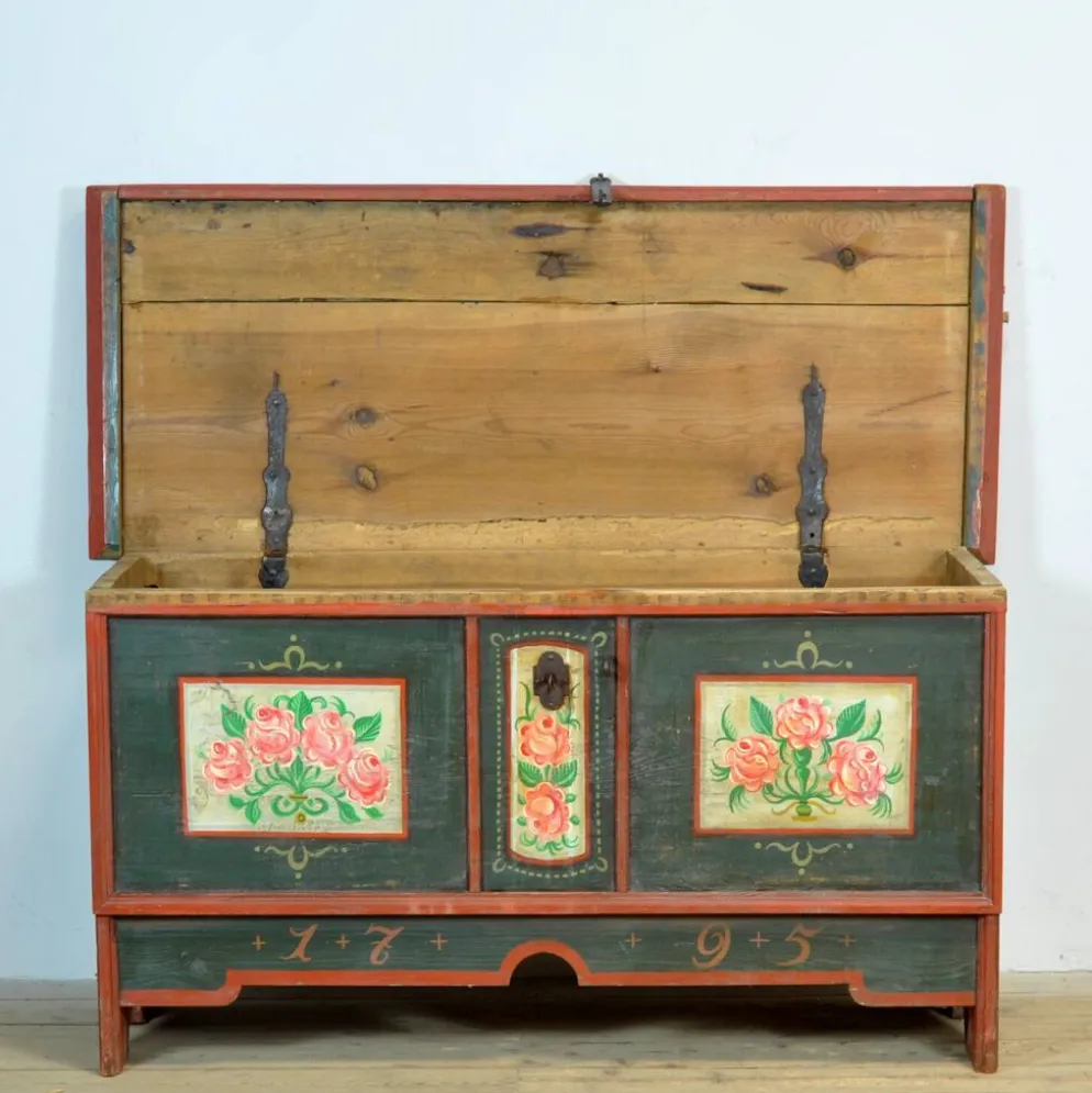 Coffre de mariée en art populaire, daté de 1795