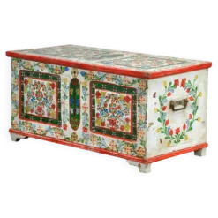 Coffre de mariée en art populaire, daté de 1948