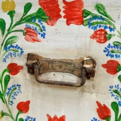 Coffre de mariée en art populaire, daté de 1948