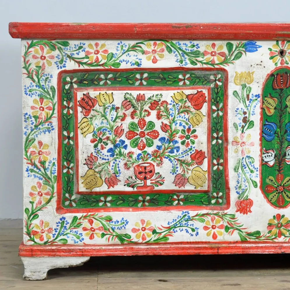 Coffre de mariée en art populaire, daté de 1948