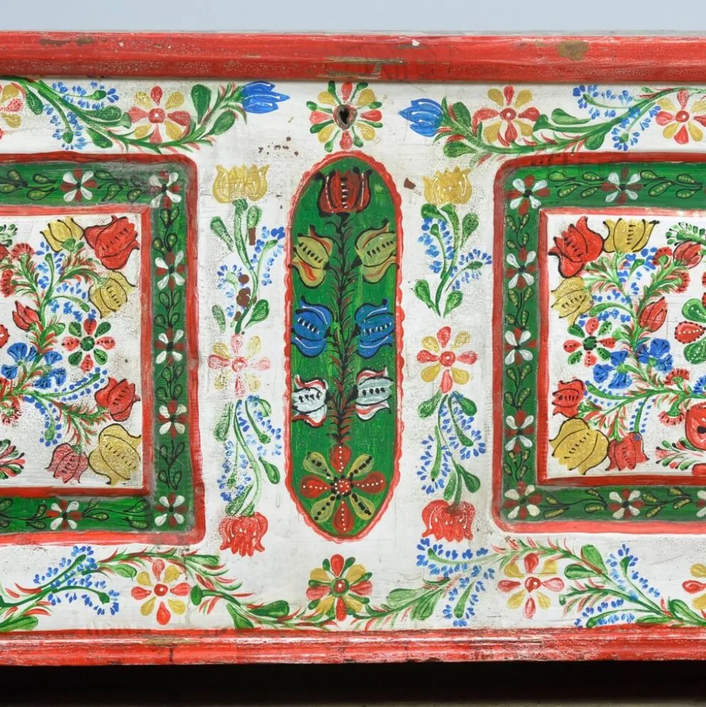 Coffre de mariée en art populaire, daté de 1948