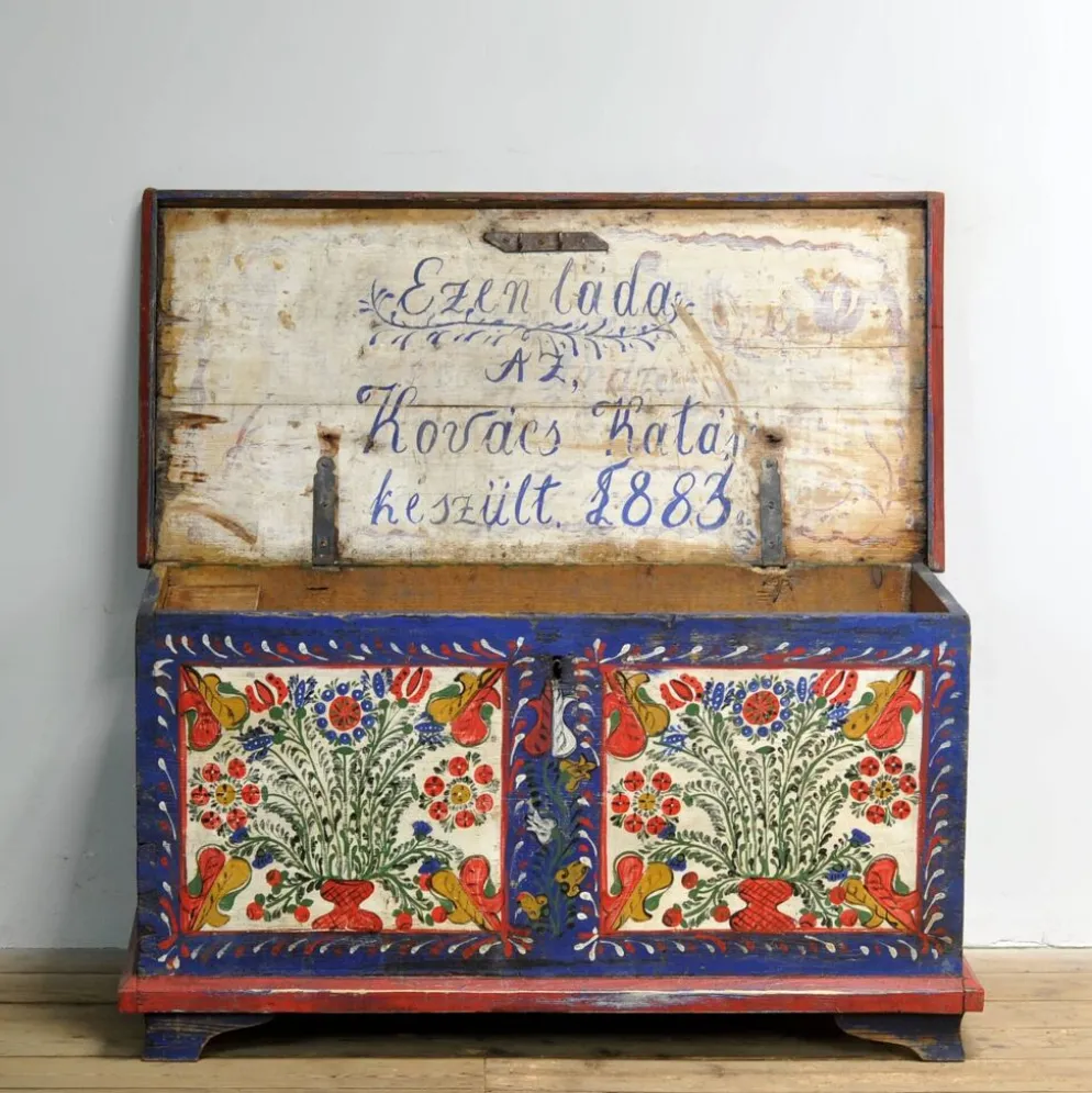 Coffre de mariée en art populaire, daté de 1883