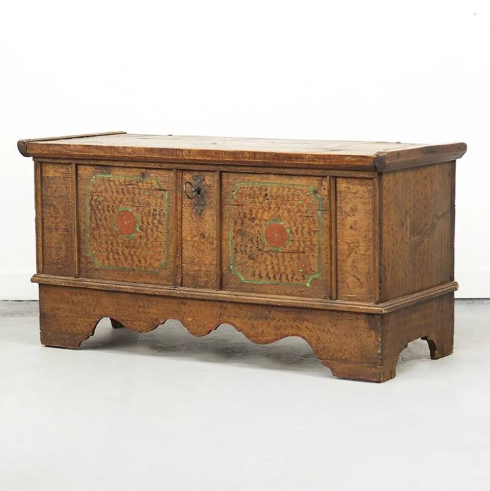 Coffre de mariée peint en art populaire ancien 1737