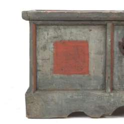 Coffre de mariée peint en art populaire rustique antique de ferme