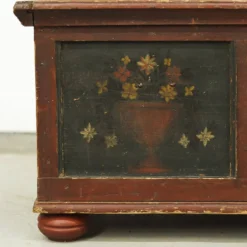 Coffre de mariée peint en art populaire ancien 1840