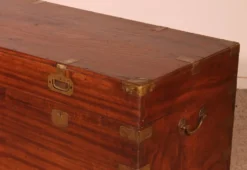 Coffre De Marine En Camphrier du 19° siècle double serrures