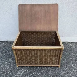 Coffre de rangement ancien