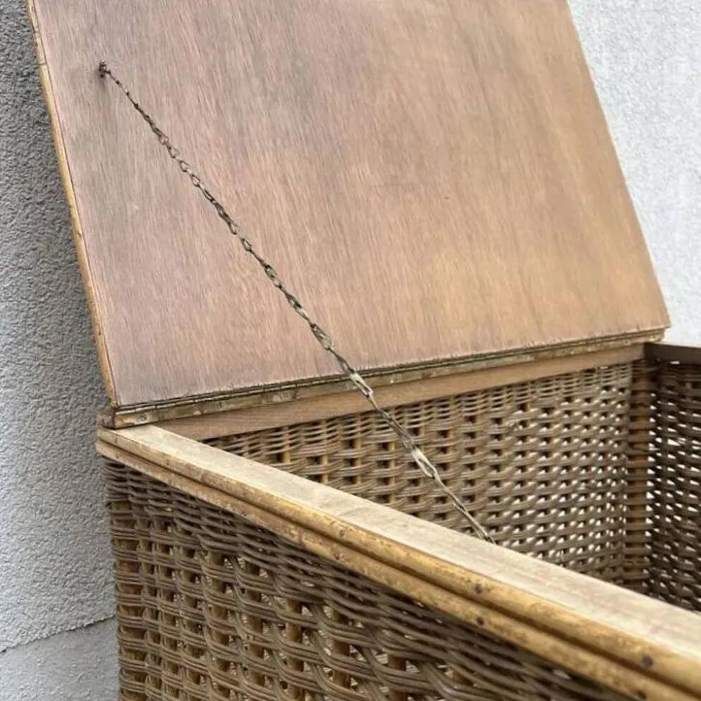 Coffre de rangement ancien