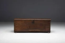 Coffre de rangement en bois ancien, France, fin du XVIIIe siècle