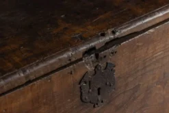 Coffre de rangement en bois ancien, France, fin du XVIIIe siècle