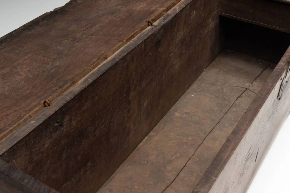 Coffre de rangement en bois ancien, France, fin du XVIIIe siècle