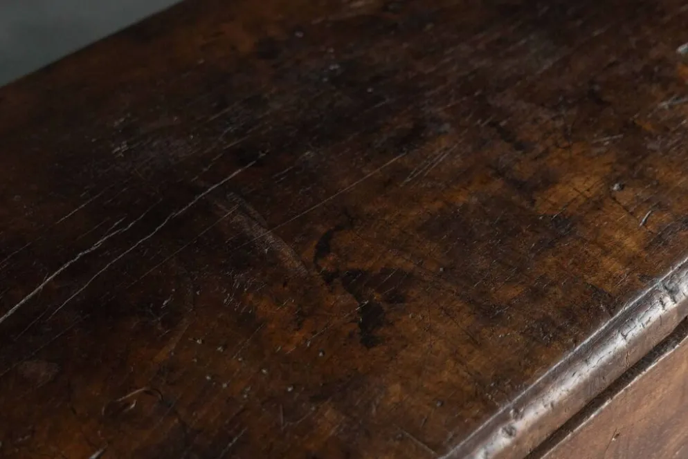 Coffre de rangement en bois ancien, France, fin du XVIIIe siècle