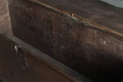Coffre de rangement en bois ancien, France, fin du XVIIIe siècle