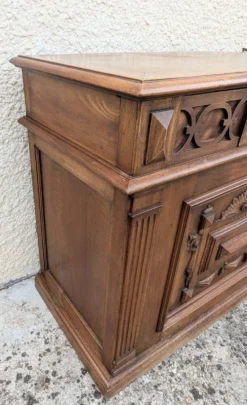 Coffre de rangement en noyer massif style Renaissance