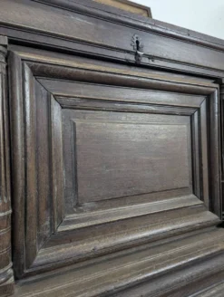 Coffre de style Renaissance en chêne à colonnes cannelées