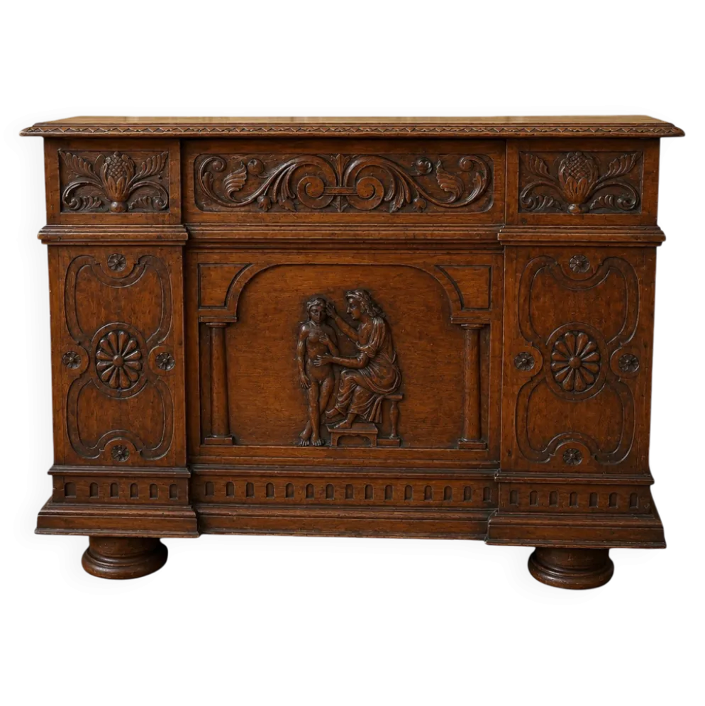 Coffre de style Renaissance en noyer sculpté époque XIXeme