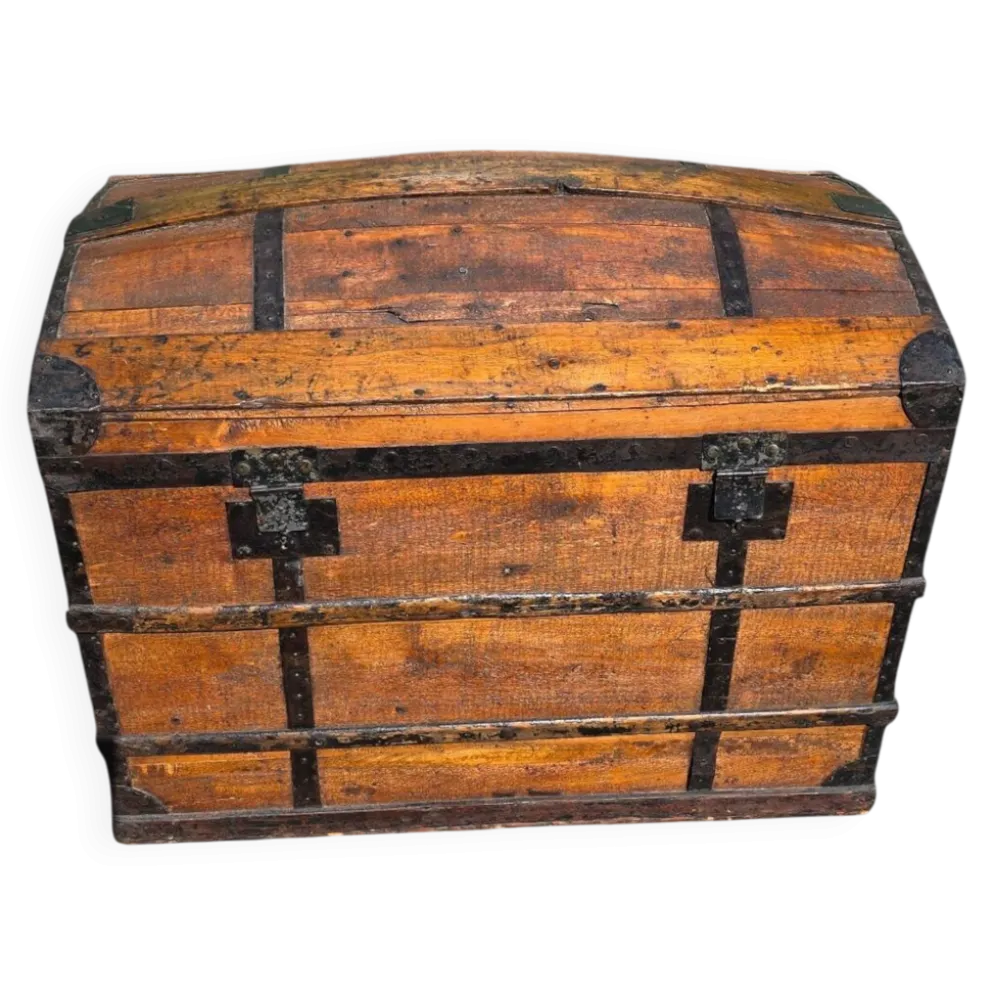 Coffre de voyage bombé ancien en bois et fer forgé – XIXe siècle