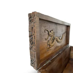 Coffre d'exportation chinois ancien sculpté – Décor de dragon, phénix et paysage