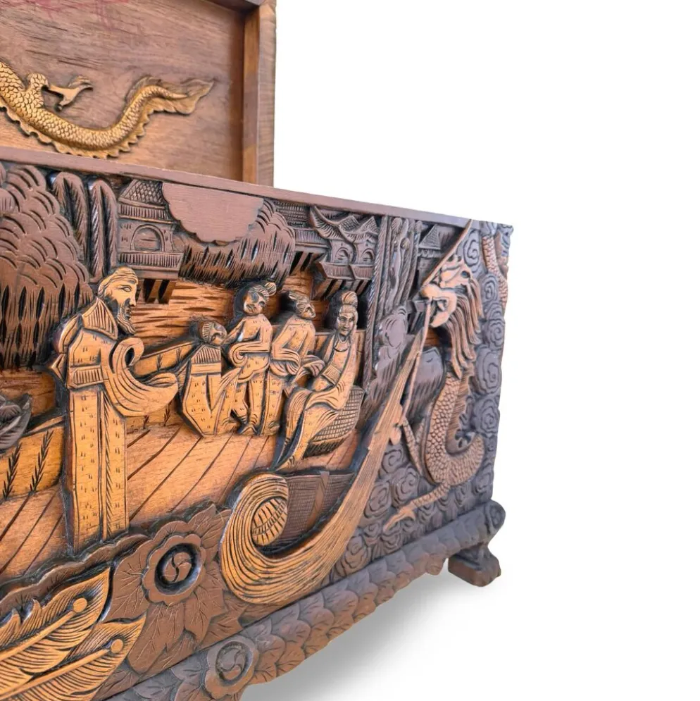Coffre d'exportation chinois ancien sculpté – Décor de dragon, phénix et paysage