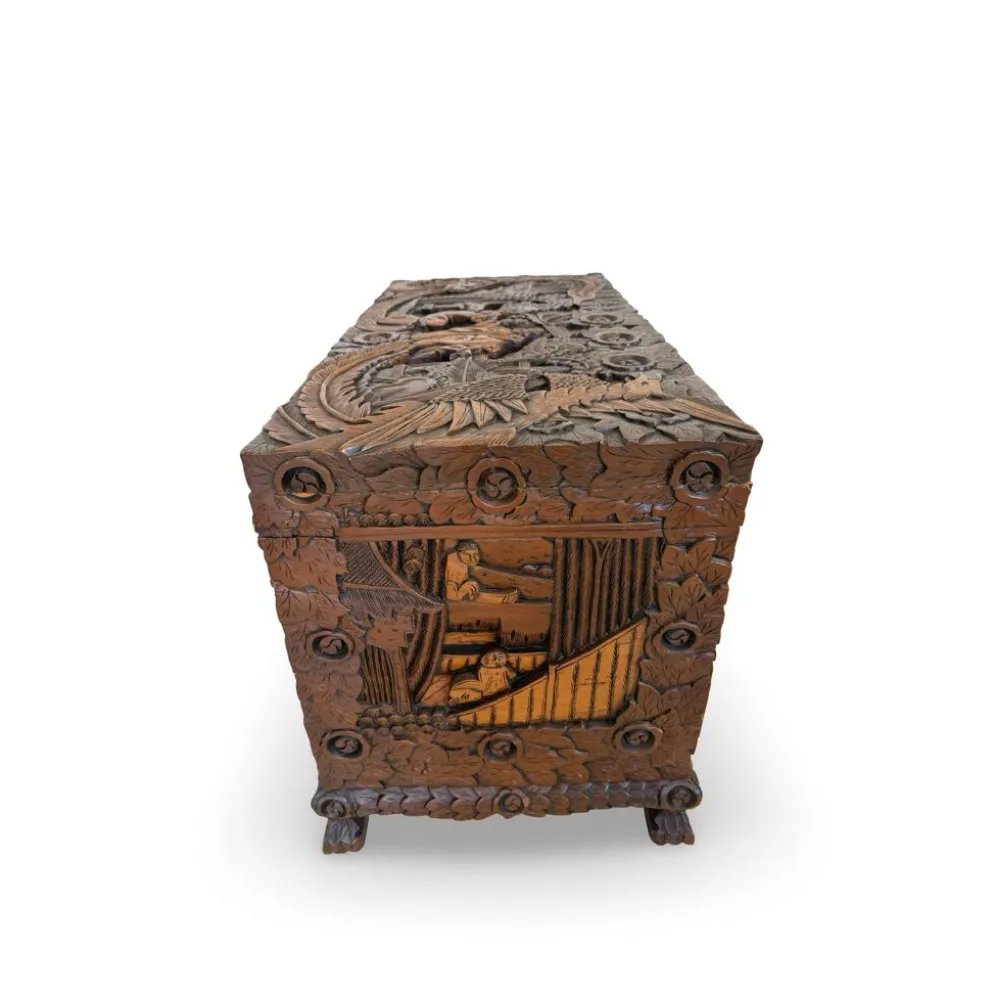 Coffre d'exportation chinois ancien sculpté – Décor de dragon, phénix et paysage