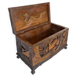 Coffre d'exportation chinois ancien sculpté – Décor de dragon, phénix et paysage