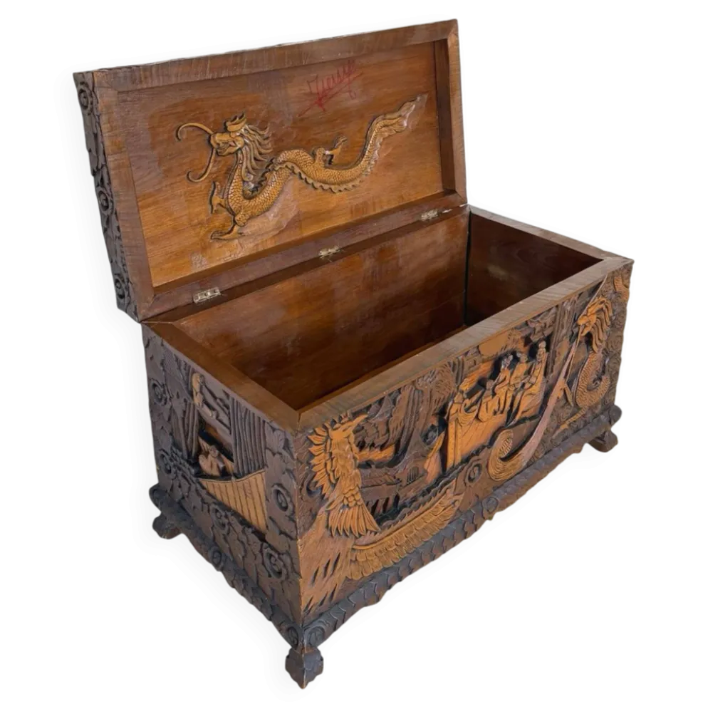 Coffre d'exportation chinois ancien sculpté – Décor de dragon, phénix et paysage
