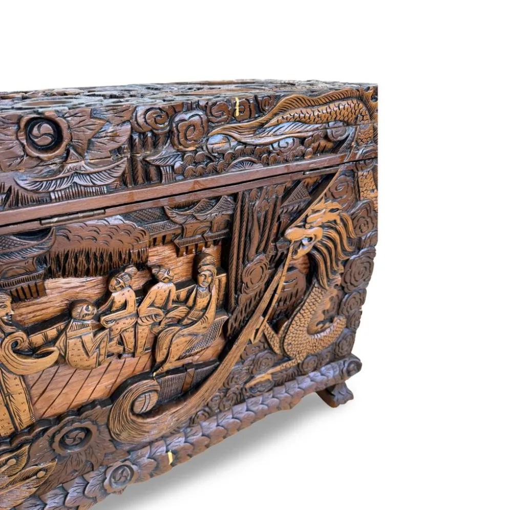 Coffre d'exportation chinois ancien sculpté – Décor de dragon, phénix et paysage