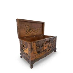 Coffre d'exportation chinois ancien sculpté – Décor de dragon, phénix et paysage