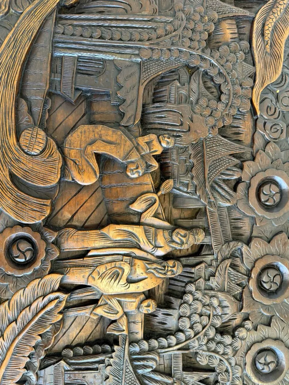 Coffre d'exportation chinois ancien sculpté – Décor de dragon, phénix et paysage