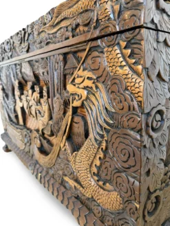 Coffre d'exportation chinois ancien sculpté – Décor de dragon, phénix et paysage
