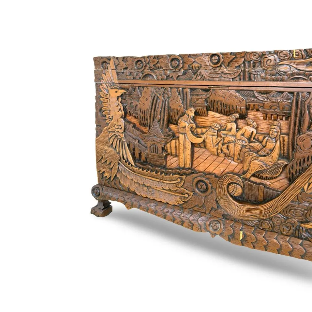 Coffre d'exportation chinois ancien sculpté – Décor de dragon, phénix et paysage