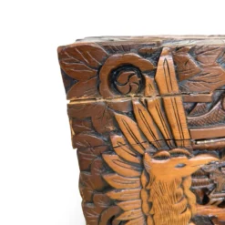 Coffre d'exportation chinois ancien sculpté – Décor de dragon, phénix et paysage