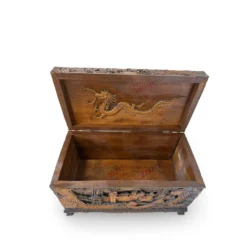 Coffre d'exportation chinois ancien sculpté – Décor de dragon, phénix et paysage