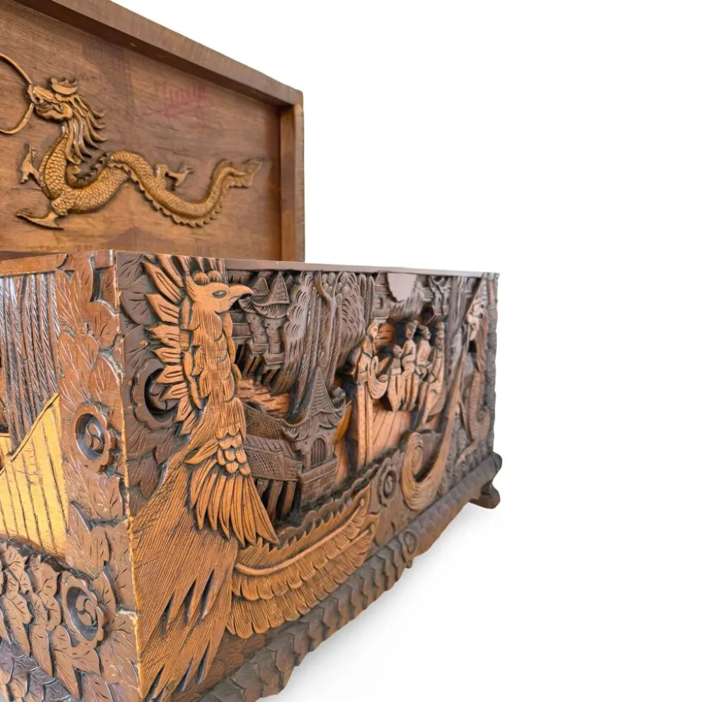 Coffre d'exportation chinois ancien sculpté – Décor de dragon, phénix et paysage