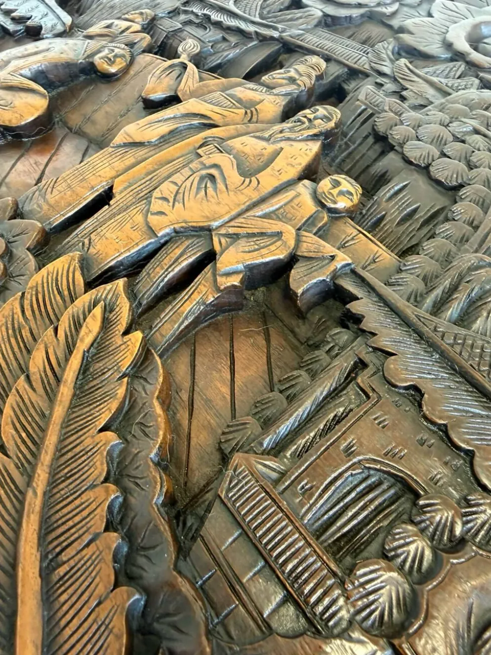 Coffre d'exportation chinois ancien sculpté – Décor de dragon, phénix et paysage