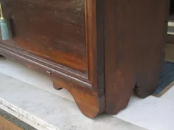Coffre d'époque en noyer