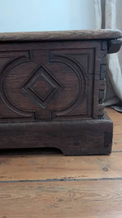 Coffre en bois