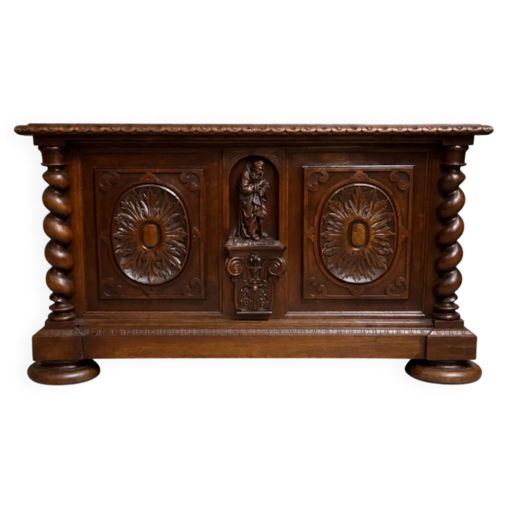 Coffre en bois sculpté à colonnes torsadées de style Renaissance