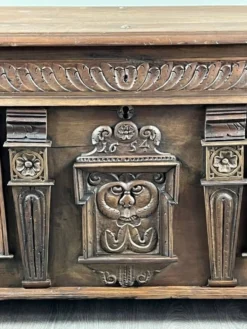 Coffre en bois sculpté, style Renaissance, XIXe siècle
