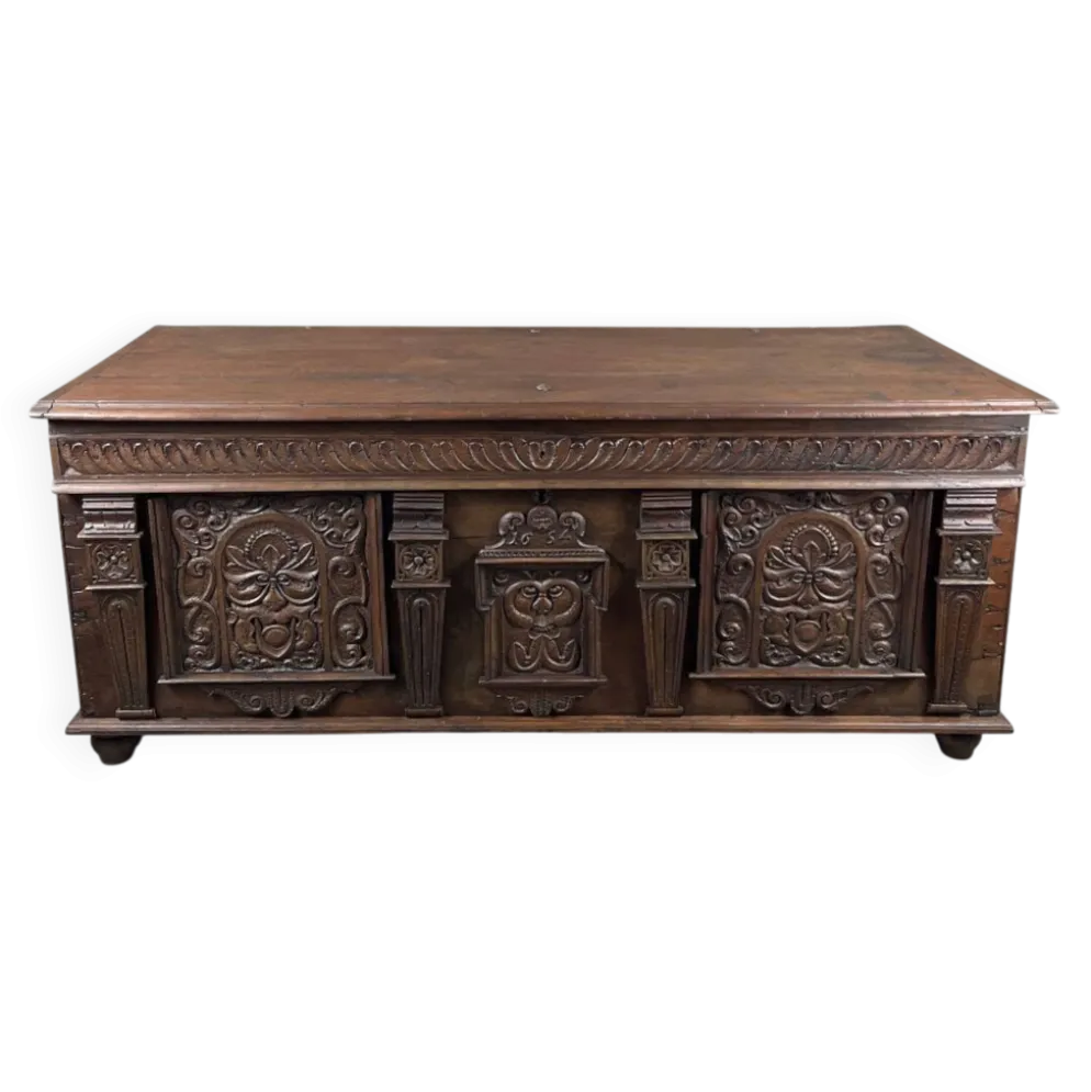 Coffre en bois sculpté, style Renaissance, XIXe siècle