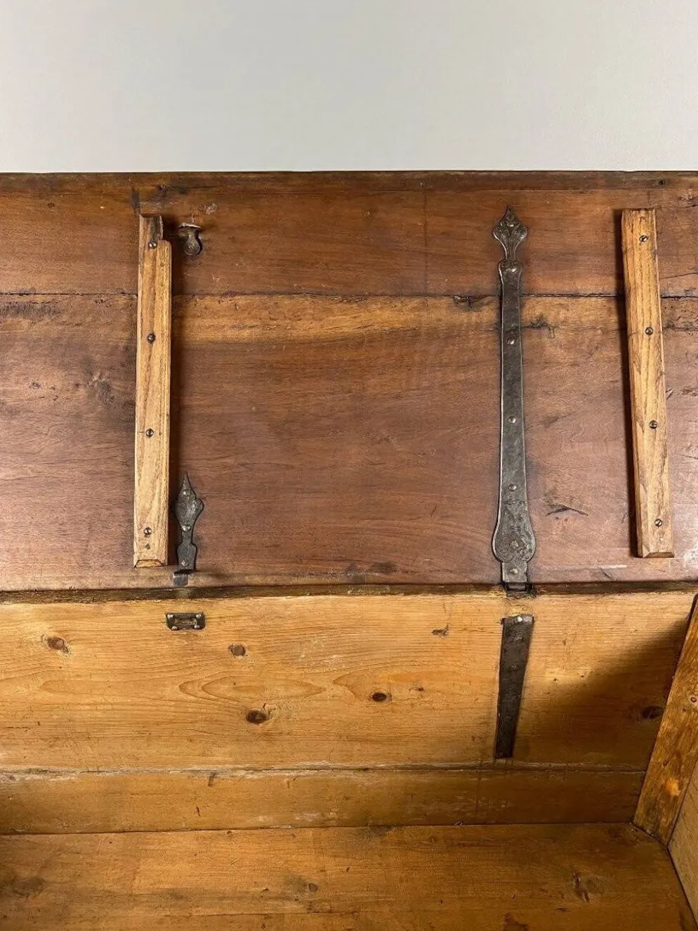Coffre en bois sculpté, style Renaissance, XIXe siècle