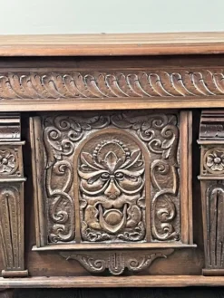 Coffre en bois sculpté, style Renaissance, XIXe siècle