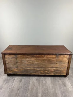 Coffre en bois sculpté, style Renaissance, XIXe siècle
