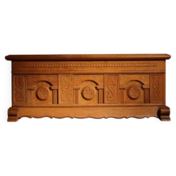 Coffre en chêne sculpté avec façade décorative | Allemagne années 1970