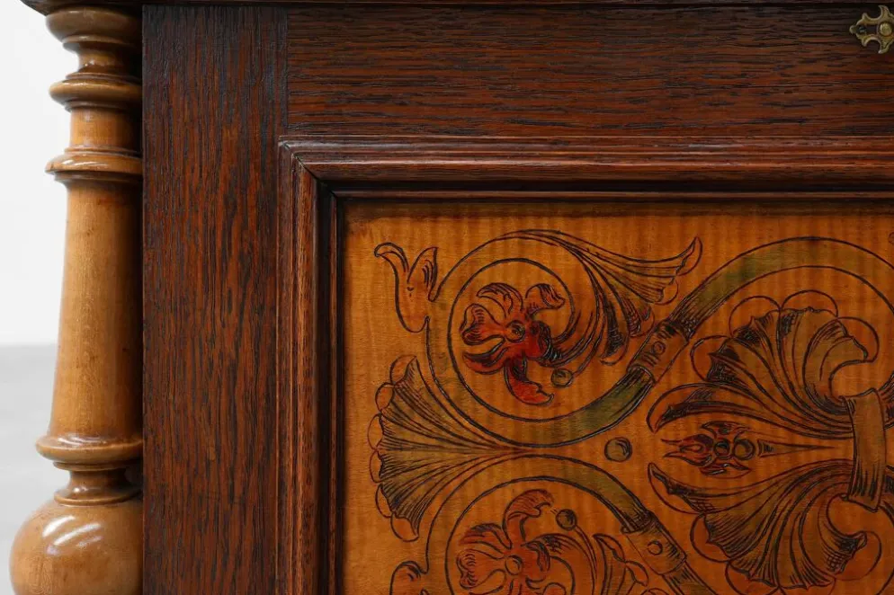 Coffre en noyer néo-Renaissance avec panneau avant marqueté et colonnes tournées, Be